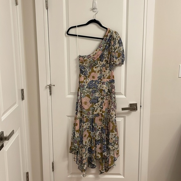 ASTR the label Santorini one shoulder floral midi dress - Picture 4 of 4